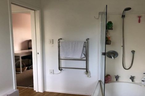 Photo of property in 1/32 Knightsbridge Drive, Forrest Hill, Auckland, 0620