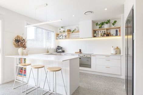 Photo of property in 2/19 Burnham Street, Seatoun, Wellington, 6022