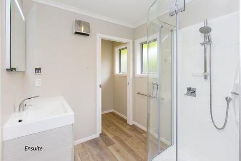 Photo of property in 1 Mckenzie Way, Timberlea, Upper Hutt, 5018