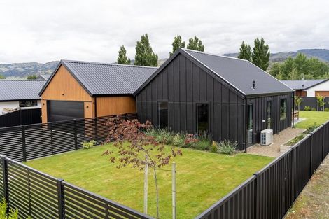 Photo of property in 44 Stratford Drive, Mount Pisa, Cromwell, 9383