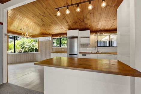 Photo of property in 15 Awanui Street, Merrilands, New Plymouth, 4312