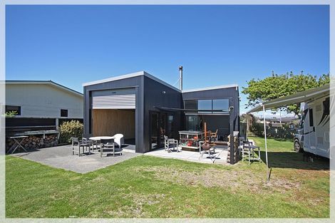 Photo of property in 29 Shortt Street, Foxton Beach, Foxton, 4815