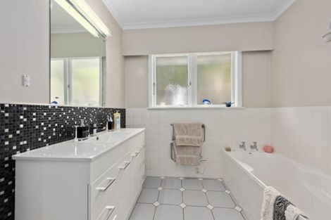 Photo of property in 74b Heretaunga Square, Silverstream, Upper Hutt, 5019