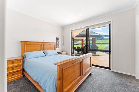 Photo of property in 13 Te Awa Place, Red Beach, 0932