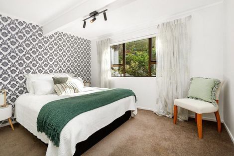 Photo of property in 6 Duval Grove, Tawa, Wellington, 5028