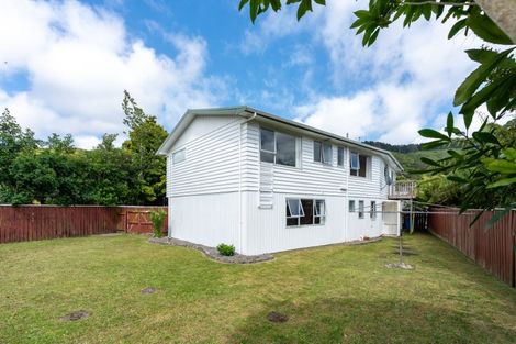 Photo of property in 1 Peterhouse Street, Tawa, Wellington, 5028