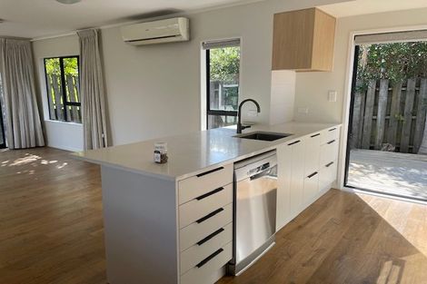 Photo of property in 12 Atlantis Place, Totara Vale, Auckland, 0629