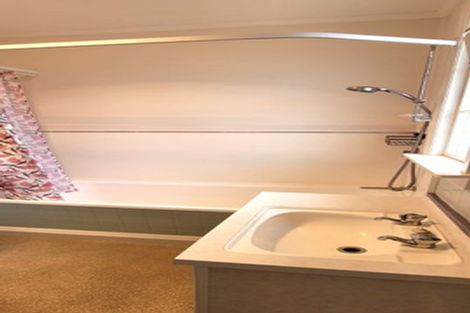 Photo of property in 32 Victoria Road, New Plymouth, 4310