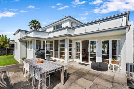 Photo of property in 63 Napier Terrace, Hospital Hill, Napier, 4110