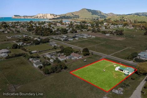 Photo of property in 37 Banks Street, Tolaga Bay, 4077