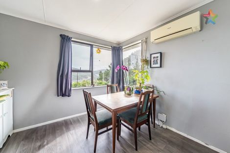 Photo of property in 10 Whitechapel Grove, Stokes Valley, Lower Hutt, 5019