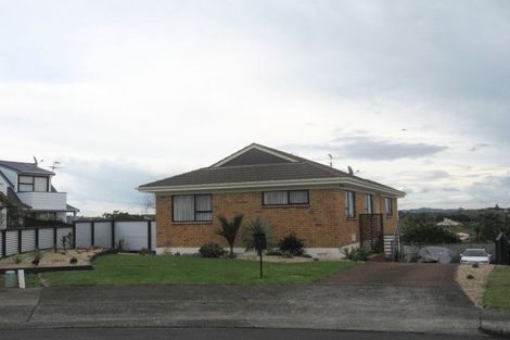 Photo of property in 19 Glenshee Place, Highland Park, Auckland, 2010