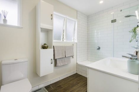 Photo of property in 25 Agincourt Street, Glenfield, Auckland, 0629