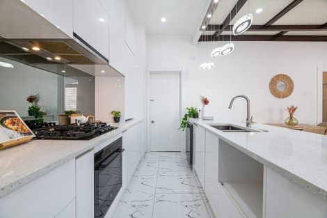 Photo of property in 118a Hutchinson Avenue, New Lynn, Auckland, 0600