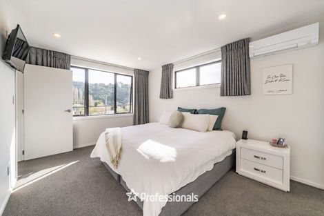 Photo of property in 393 Stokes Valley Road, Stokes Valley, Lower Hutt, 5019