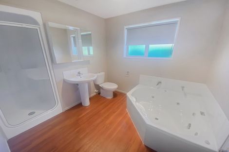 Photo of property in 84 Bowhill Road, New Brighton, Christchurch, 8083