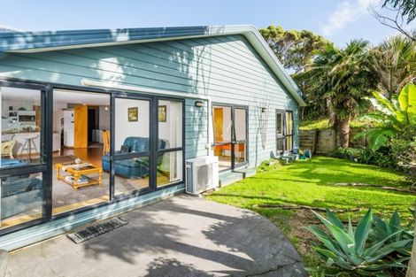 Photo of property in 52a Heathcote Road, Castor Bay, Auckland, 0620