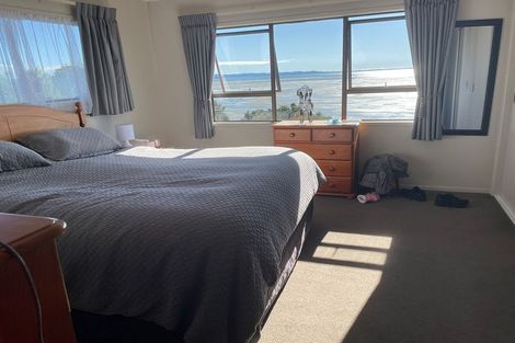 Photo of property in 2 Crispe Road, Clarks Beach, 2122