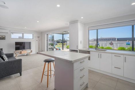 Photo of property in 32 Tairua Palms Place, Tairua, 3508