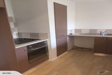 Photo of property in 5/30 John Jennings Drive, Oteha, Auckland, 0632