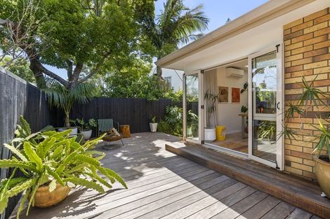 Photo of property in 1/9 Alma Road, Milford, Auckland, 0620