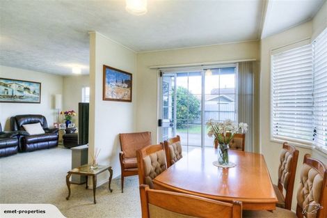 Photo of property in 16 Lannie Place, Greenmeadows, Napier, 4112