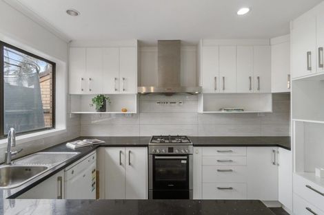 Photo of property in 4 Baronie Court, Half Moon Bay, Auckland, 2012