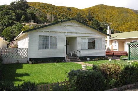 Photo of property in 77 Wyndrum Avenue, Waterloo, Lower Hutt, 5011