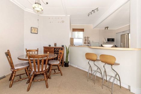 Photo of property in 300 Aberdeen Road, Gisborne, 4010
