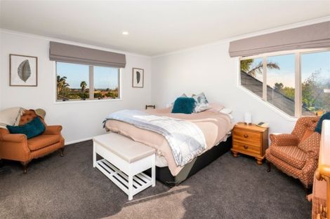 Photo of property in 17 Dunloy Place, East Tamaki Heights, Auckland, 2016
