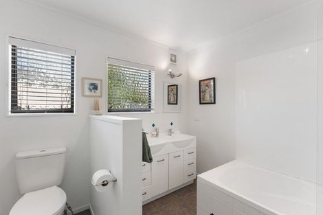 Photo of property in 11 Renata Road, Otaki, 5512