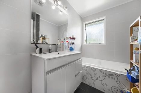 Photo of property in 6 Theban Place, Totara Vale, Auckland, 0629