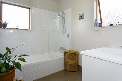 Photo of property in 42 Saint James Street, Richmond Heights, Taupo, 3330