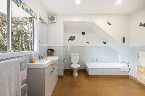 Photo of property in 5 Fettes Crescent, Seatoun, Wellington, 6022