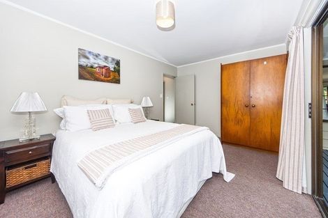 Photo of property in 33 Mcquarrie Avenue, Wattle Downs, Auckland, 2103