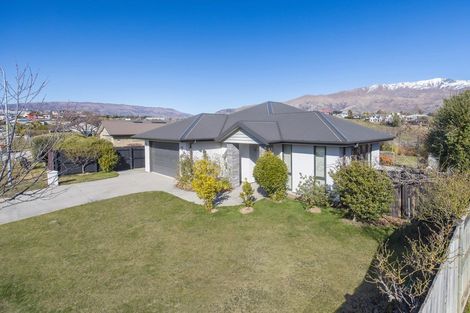 Photo of property in 128 Kings Drive, Wanaka, 9305
