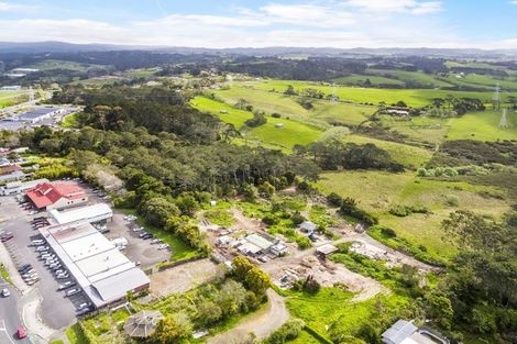 Photo of property in 21 Red Hills Road, Massey, Auckland, 0614