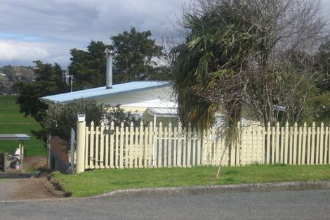 Photo of property in 17 Union Street, Hikurangi, 0114