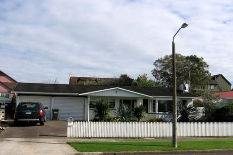 Photo of property in 74 Wikiriwhi Crescent, Awapuni, Palmerston North, 4412
