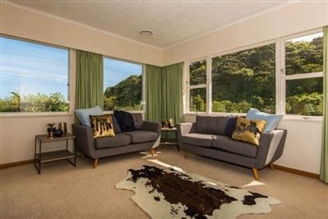 Photo of property in 74 Dowse Drive, Maungaraki, Lower Hutt, 5010