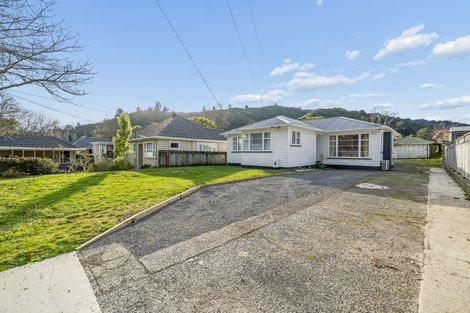 Photo of property in 95 Hine Road, Wainuiomata, Lower Hutt, 5014
