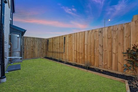 Photo of property in 98a Royal Road, Massey, Auckland, 0614