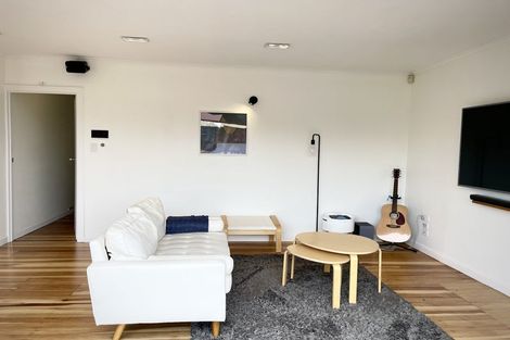 Photo of property in 1/894 East Coast Road, Northcross, Auckland, 0630