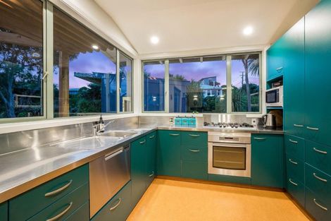 Photo of property in 137 Wellington Road, Paekakariki, 5034