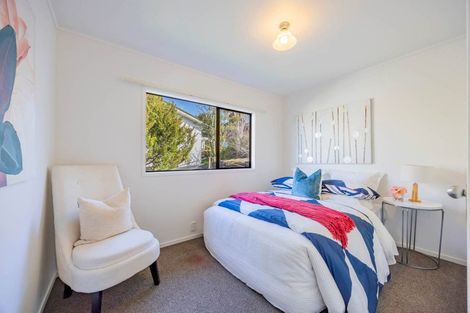 Photo of property in 2/2 Tacitus Place, Totara Vale, Auckland, 0629