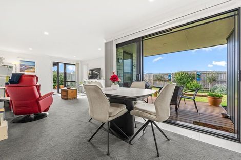 Photo of property in 4 Te Taniwha Road, One Tree Point, 0118