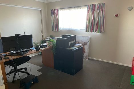 Photo of property in 2 Crispe Road, Clarks Beach, 2122