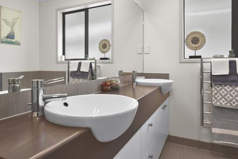 Photo of property in 28 Hawaiian Parade, Arkles Bay, Whangaparaoa, 0932