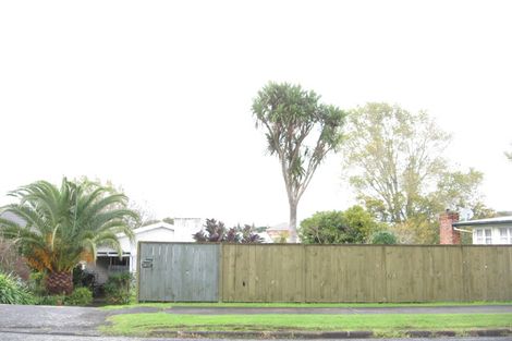 Photo of property in 27 Glenfern Road, Mellons Bay, Auckland, 2014