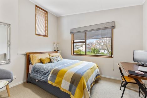 Photo of property in 32 Haast Place, Awapuni, Palmerston North, 4412